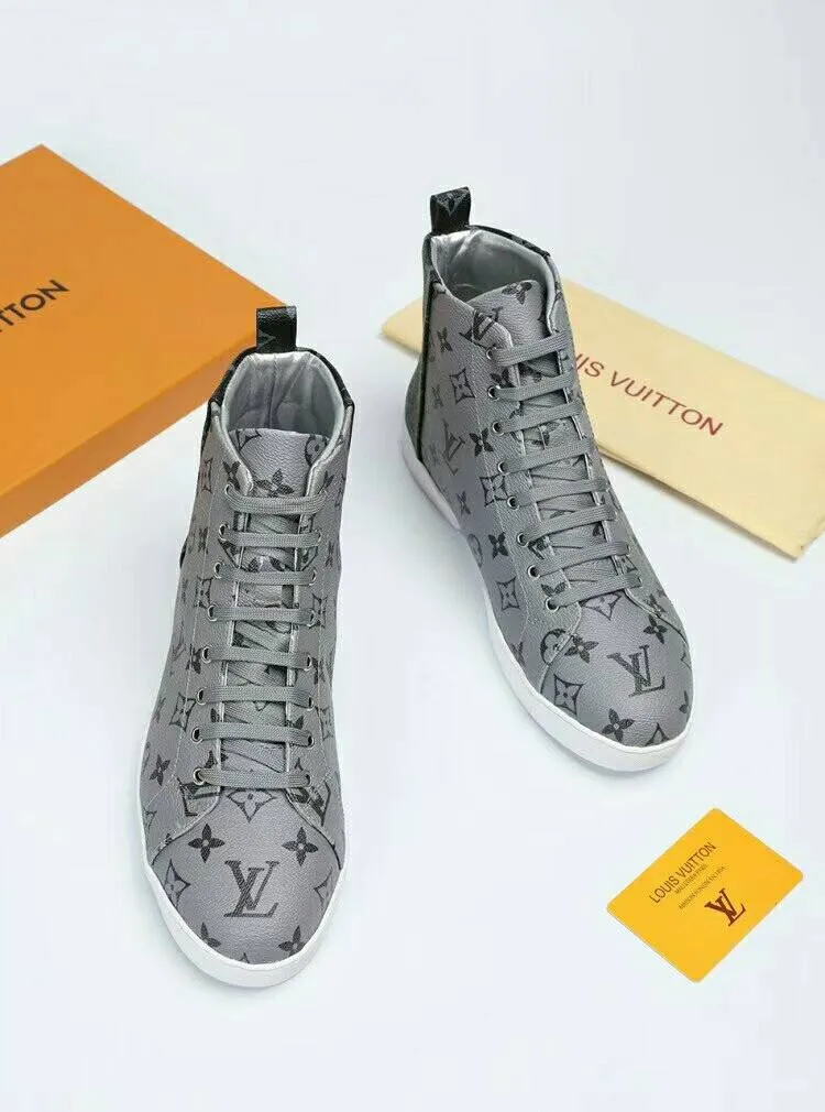 Factory price: 400💰【LV】Official website popular series 🇮🇹🇮🇹1:1 production, selected high-end imported imitation sheepskin lining sheepskin pads, matched with Louis Vuitton Monogram Ecli men's shoes 💰se canvas and pure white rubber soles, extremely simple design, perfect interpretation of the latest inspiration for shoes, classic and fashionable integration, 🔍🔍high quality, worthy of your possession. The bottom car thread will never be unglued. Sellers are welcome to sell as shown in the picture above. We can send one piece on behalf of you. Number of yards: 38-44 (45 yards can be customized)